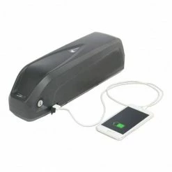 Découvrez La batterie Lithium Multimarque 48V 13Ah chez Doctibike, Expert En Batterie Et Reconditionnement De Batteries De Vélo électrique . Si Votre Vélo Ne Vous Procure Plus Une Autonomie Suffisante, Alors Il Est Temps De Changer Et D'optez Pour La Batterie Compatible Multimarque Hailong. Au Design Simple Et épuré, elle S'adapte à Un Grand Nombre De Vélos : Pour Savoir Si Elle Convient Au Vôtre, Consultez La Liste Dans La Rubrique Compatibilité Ci-dessous.